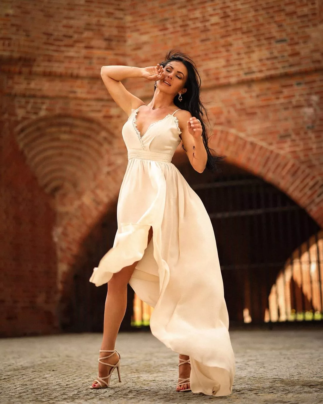 Mega ponętna Żona znanego gwiazdora disco polo podbija internet! Jej zdjęcia robią furorę w sieci! 